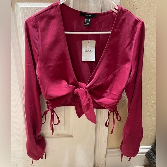 Forever 21 Tops - free with any purchase over 30$ add it to your bundle FOREVER 21 long sleeve